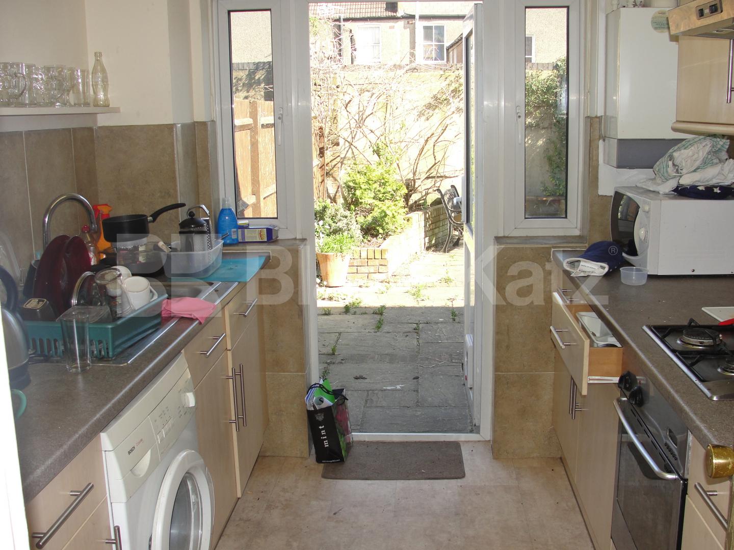 			UNDER OFFER, 3 Bedroom, 1 bath, 1 reception Mews House			 Greenland Mews, Surrey Quays